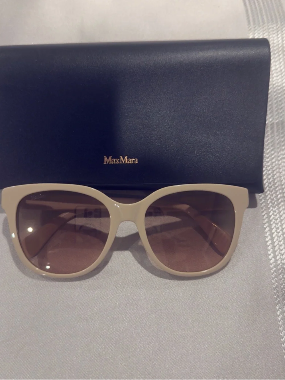 MaxMara Cream Round Sunglasses with Rose-Tinted Lenses MM0068 25G 54